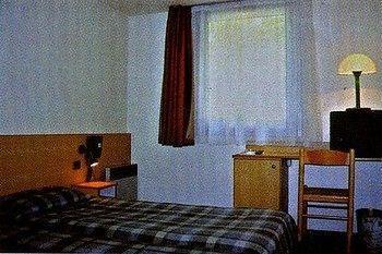 Hostellerie Des Enclos Guimiliau Buitenkant foto